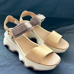 SOREL - Kinetic Sandal - Beige - Size 7 - SAMPLE